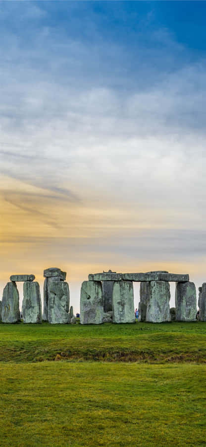 Majestic View Of Stonehenge At Sunset Wallpaper