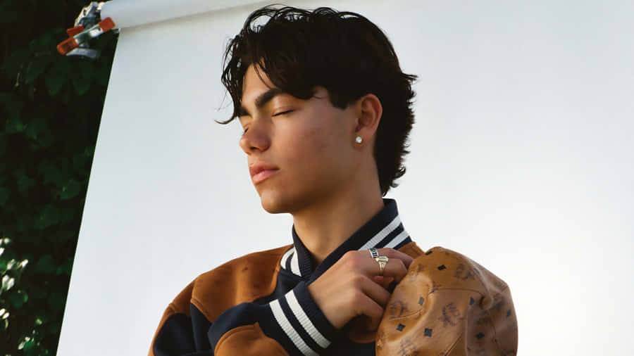 Malachi Barton Casual Style Wallpaper