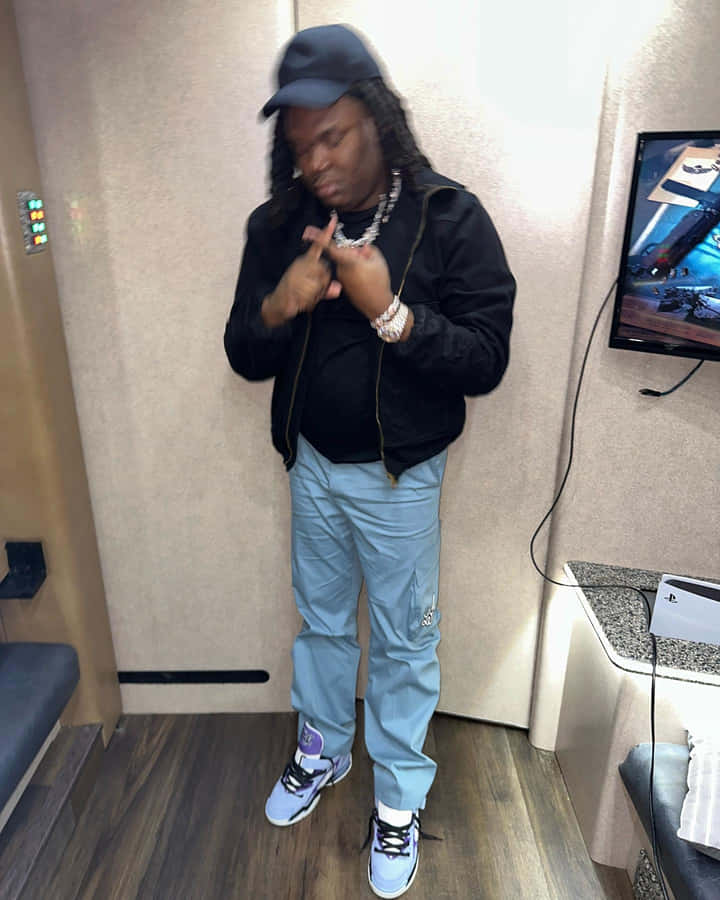 Manin Casual Outfit Inside R V Wallpaper