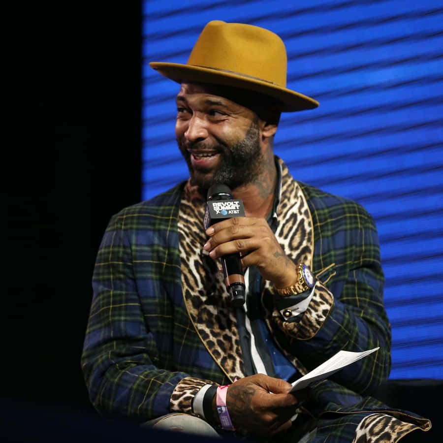 Manin Hat Speakingat Event Wallpaper