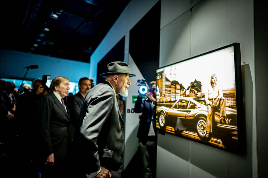 Manin Hat Viewing Art Exhibit Wallpaper