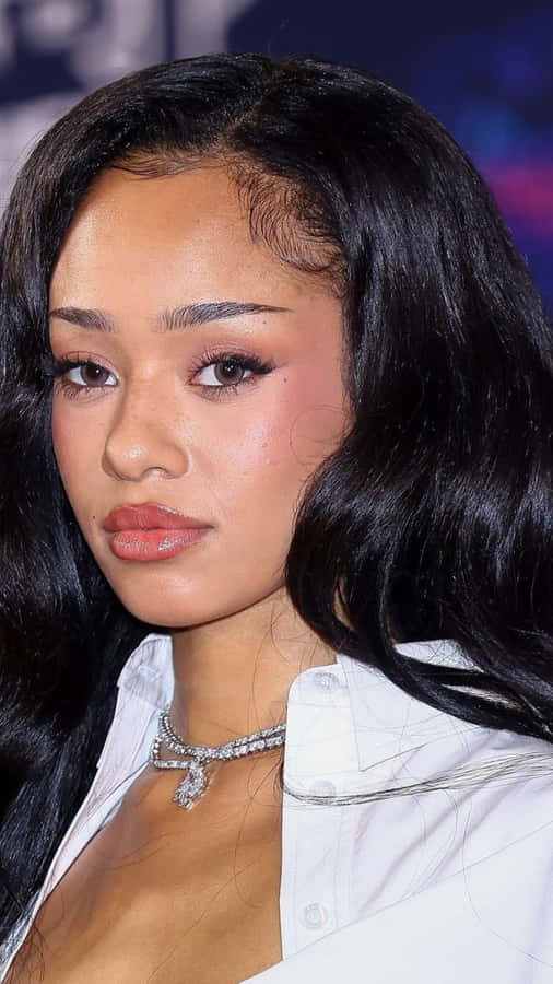 Manon Bannerman Close Up Wallpaper