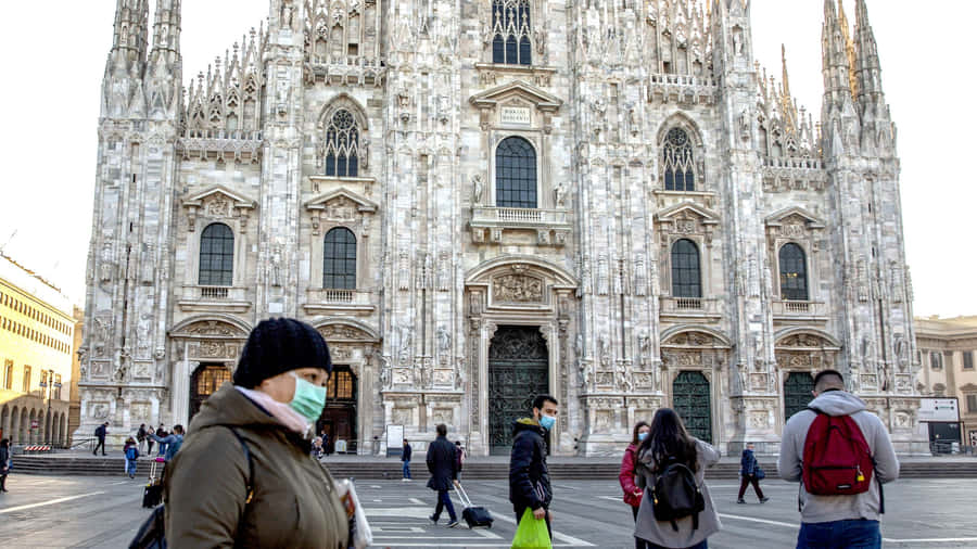 Many People In Milan Cathedral Wallpaper