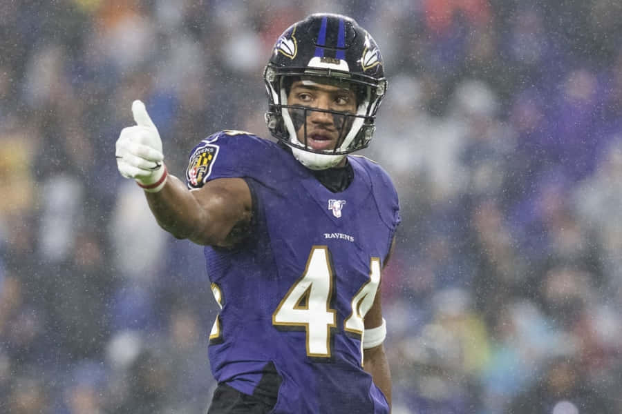 Marlon Humphrey Baltimore Ravens Thumbs Up Wallpaper