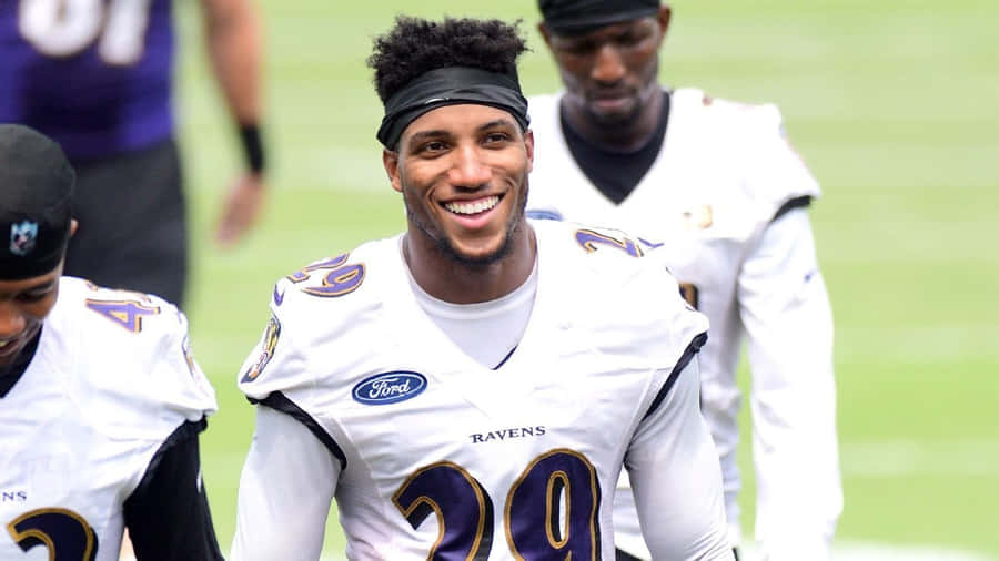 Marlon Humphrey Smilingin Ravens Uniform Wallpaper