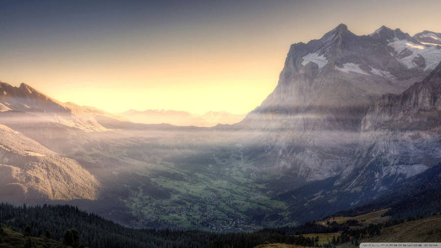Marvel At The Beautiful Mountain View Wallpaper