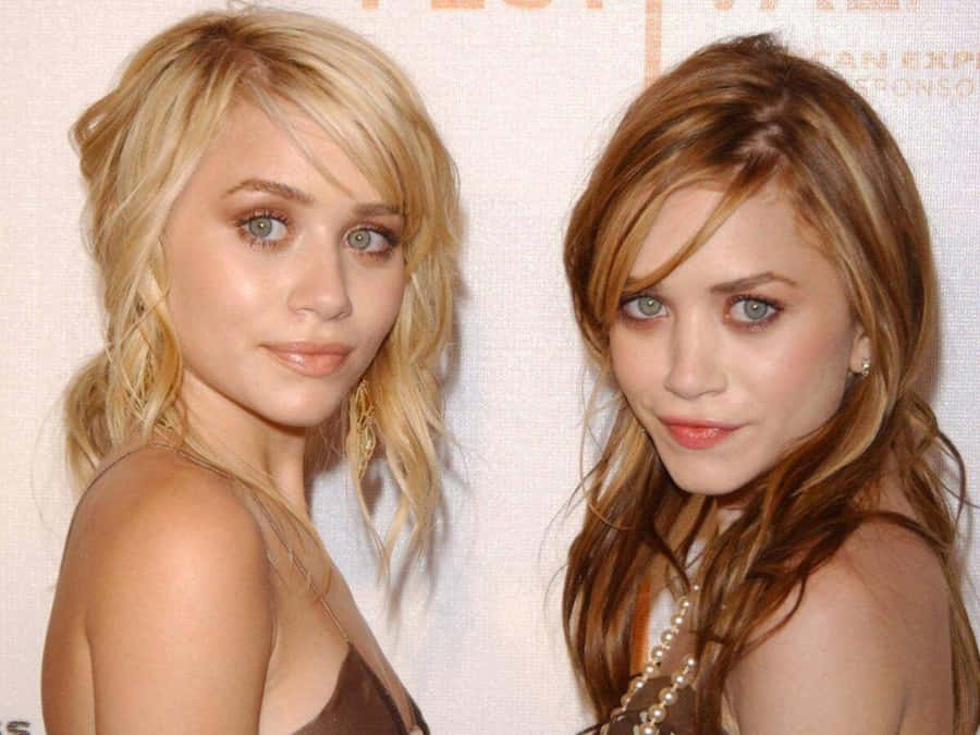 Mary Kate Olsen Exudes Elegance At A Celebrity Event Wallpaper