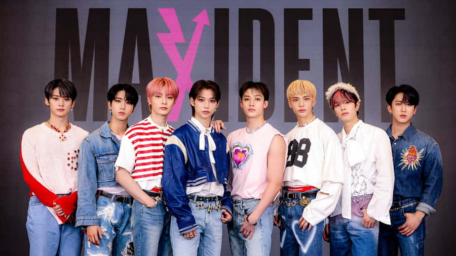 Maxident Group Photo Wallpaper