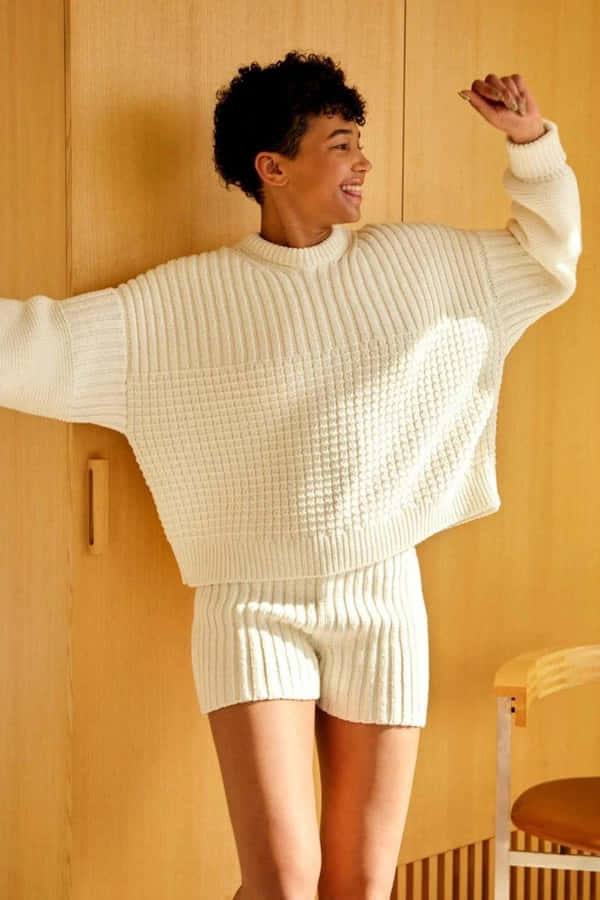 Minimalist Fashion Model In Black And White Wallpaper