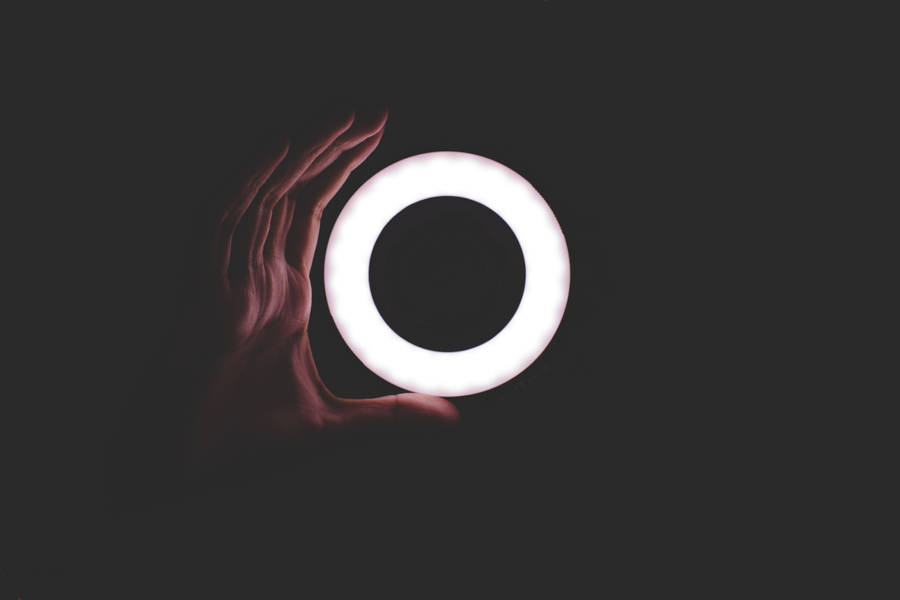 Minimalist Small Ring Led Light Wallpaper