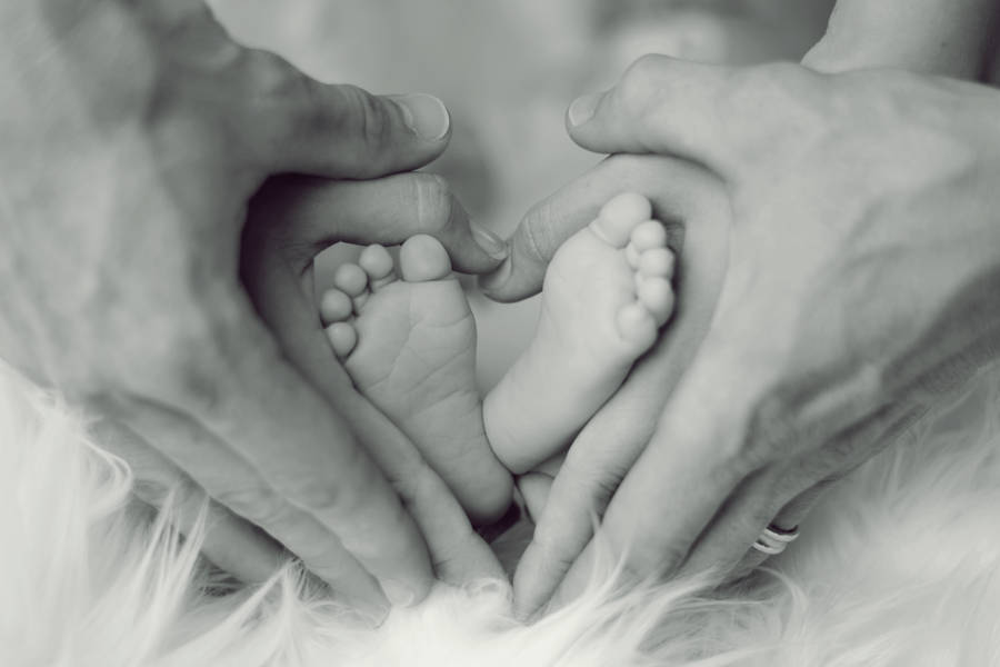 Mom And Dad Baby Feet Wallpaper