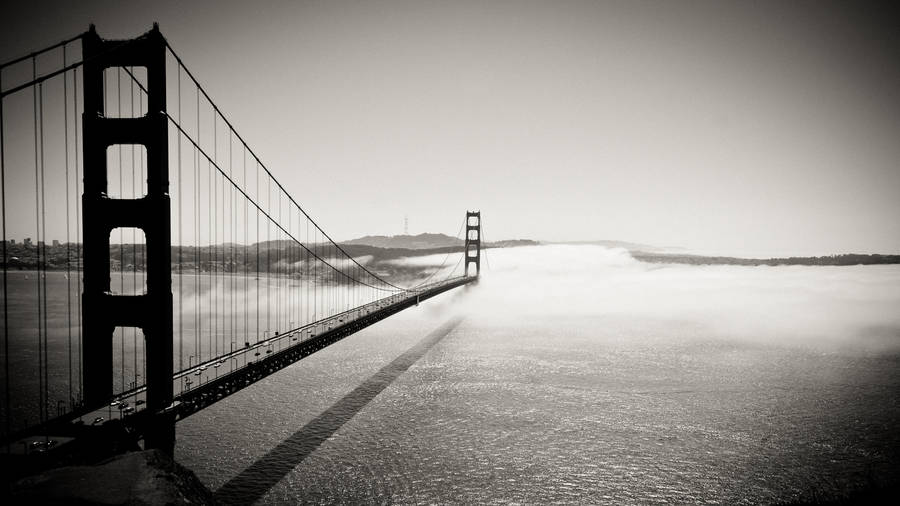 Monochromatic Golden Bridge California Wallpaper