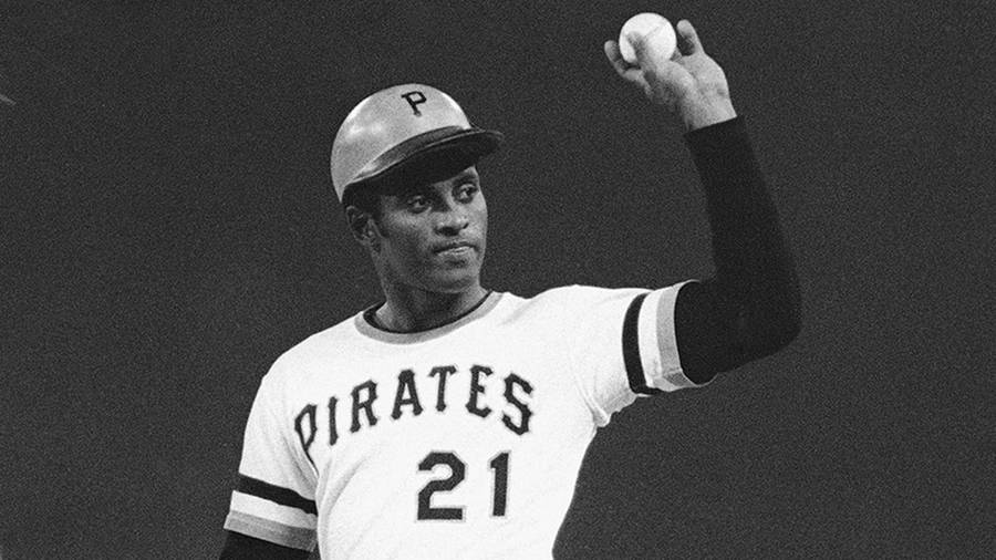 Monochromic Roberto Clemente Ball Pose Wallpaper