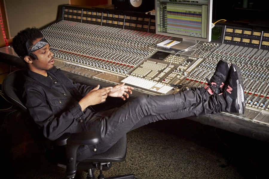 Music Producerat Mixing Console Wallpaper