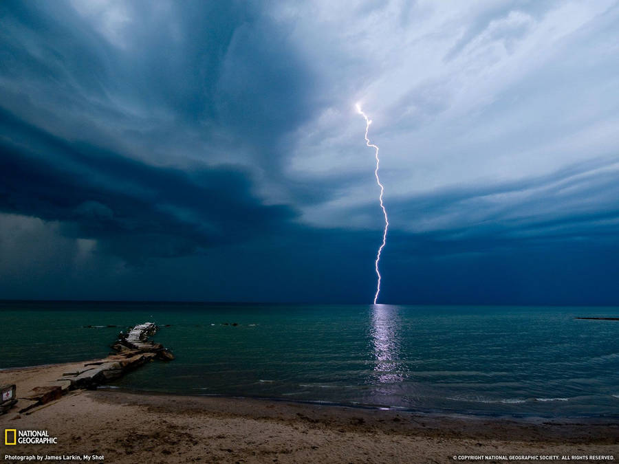 National Geographic Lightning At Beach Wallpaper