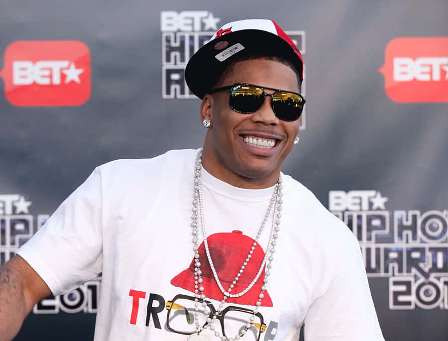 Nelly Smiling At Bet Hip Hop Awards 2011 Wallpaper