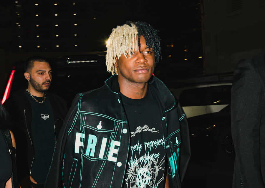 Nighttime Celebrity Sighting Wallpaper