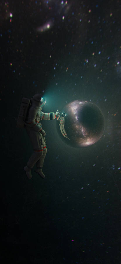 Note 10 Plus Astronaut Wallpaper