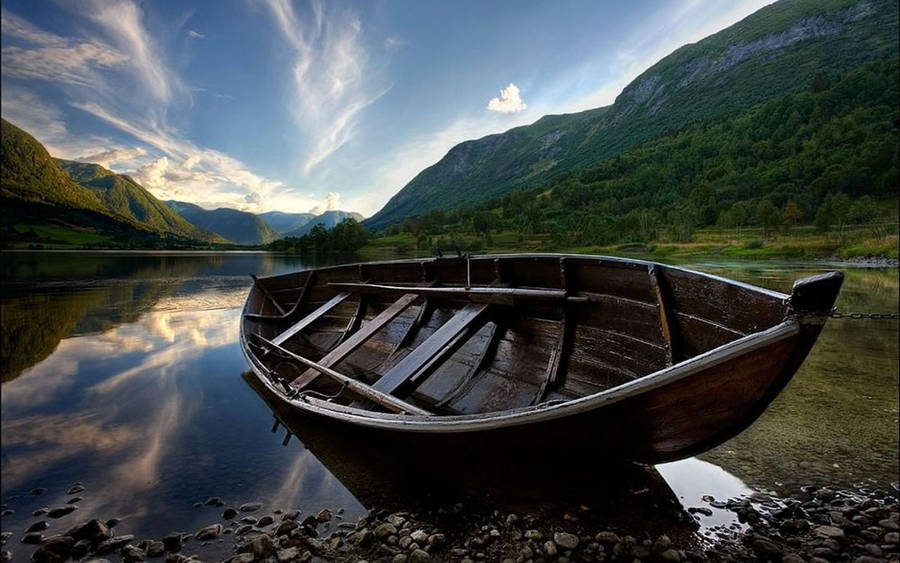 Old Wooden Boat Wallpaper