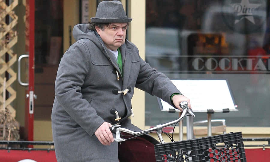 Oliver Platt Deep In Thought. Wallpaper