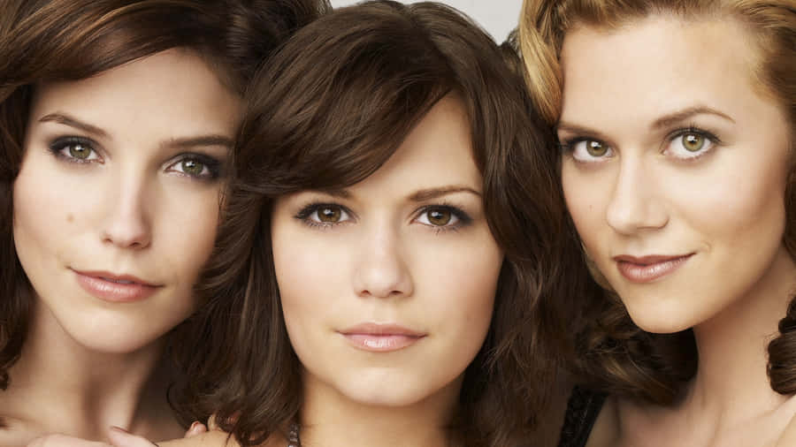 One Tree Hill Main Characters Wallpaper