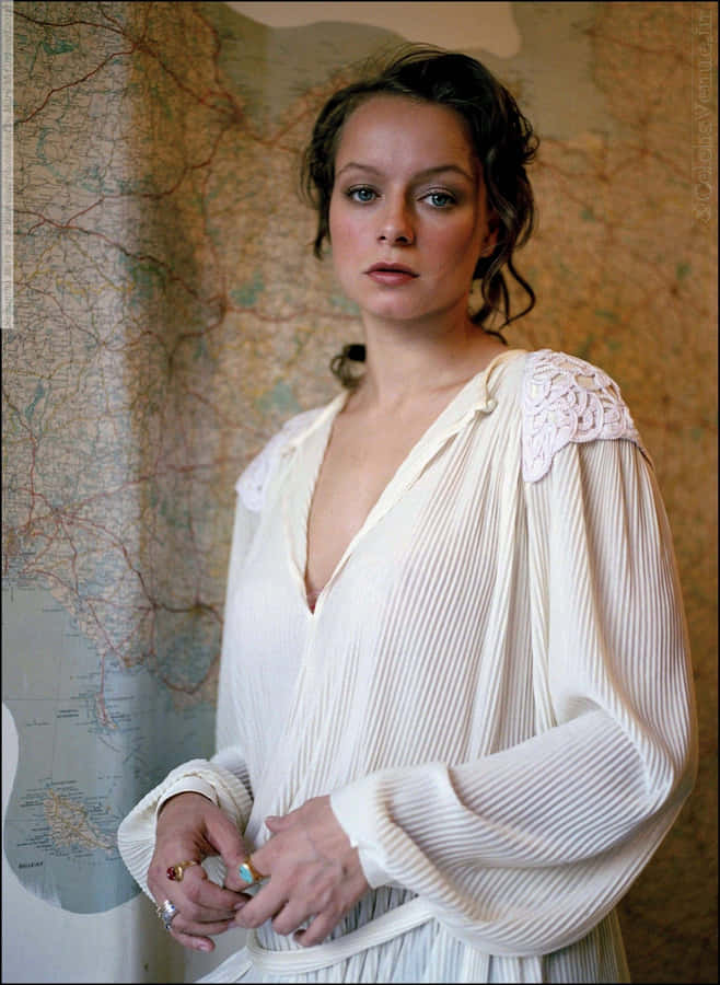Oscar-nominated Actress Samantha Morton In A Candid Moment Wallpaper