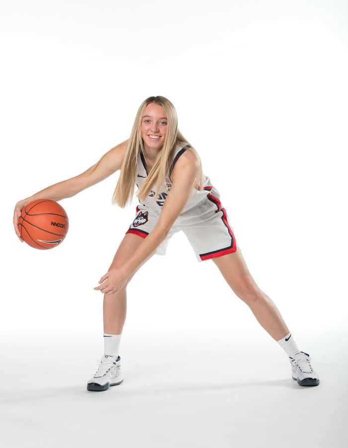 Paige Bueckers Basketball Skills Wallpaper