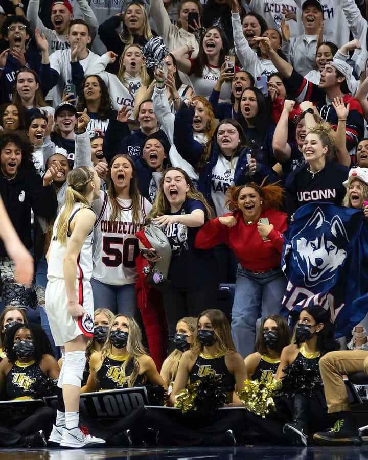 Paige Bueckers Inspires Uconn Fans Wallpaper