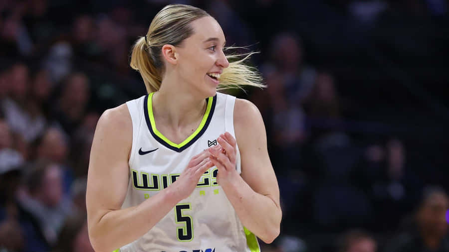 Paige Bueckers On Court Wallpaper