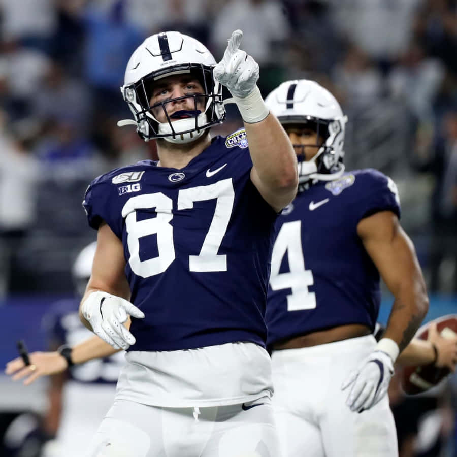 Pat Freiermuth Celebrating Victory Wallpaper