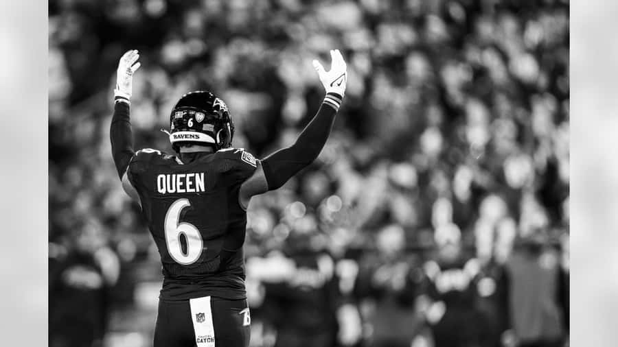 Patrick Queen Celebration Baltimore Ravens Wallpaper