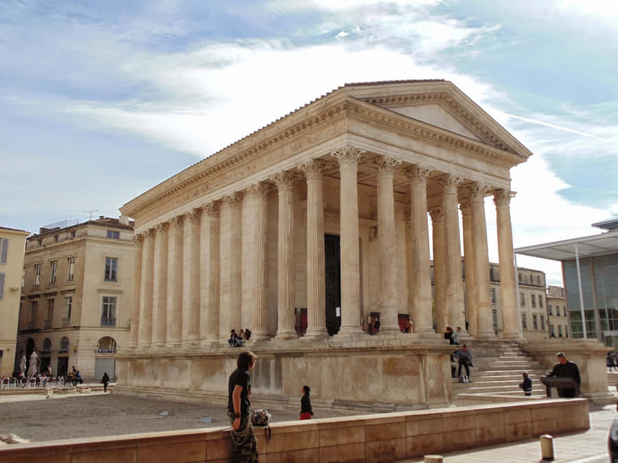 People At The Maison Carrée Wallpaper