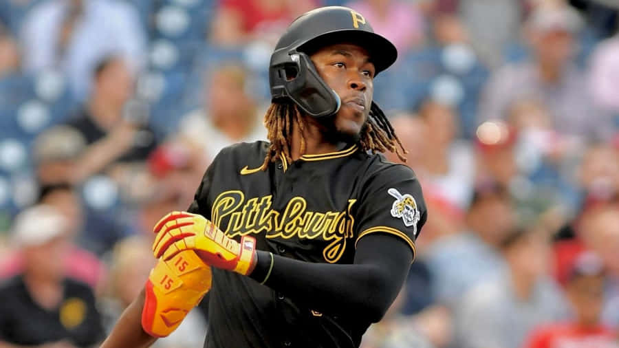 Pittsburgh Pirates Player Swinging Wallpaper