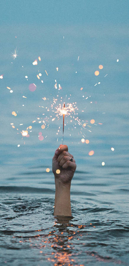 Pixel 3 Xl Hand Sparkler Wallpaper