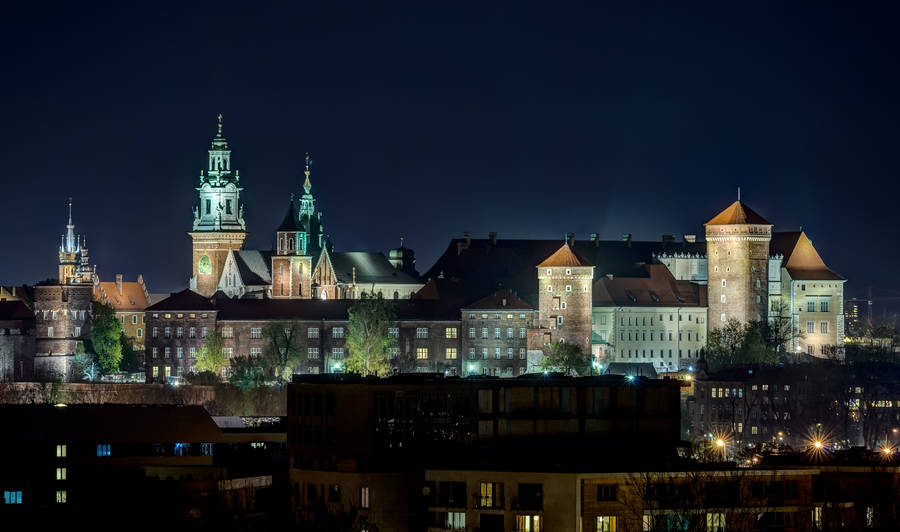 Poland's Wawel Castle At Night Wallpaper