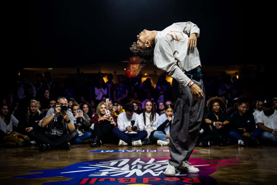 Popping Man Looking Up [wallpaper] Wallpaper