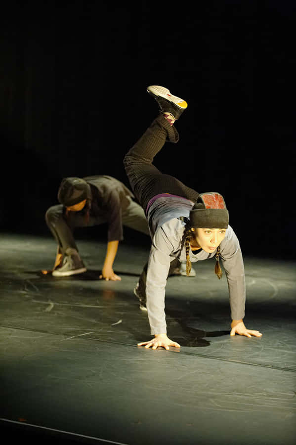 Popping Raising Leg [wallpaper] Wallpaper