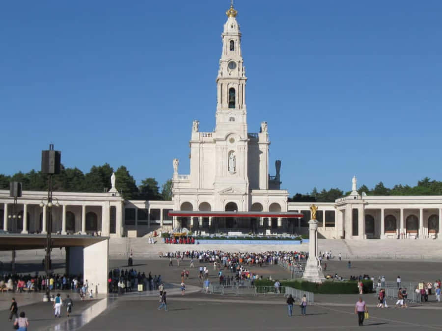 Portugal's Fatima Sanctuary With People Wallpaper