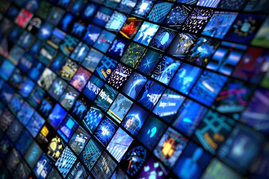 Professionals In The Field Of Journalism Revealing Important Facts And News. Wallpaper