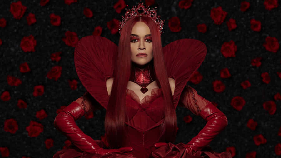 Red Queens Regal Look Wallpaper