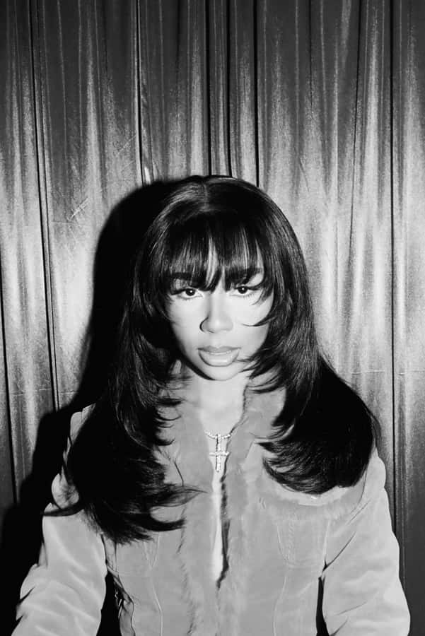 Retro Glamour Portrait Mariah The Scientist Wallpaper