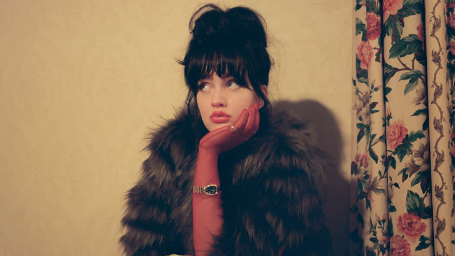 Retro Themed Pensive Woman Wallpaper