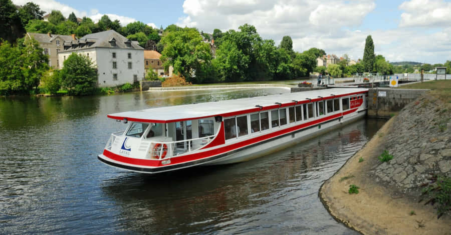 River Cruisein Laval France Wallpaper