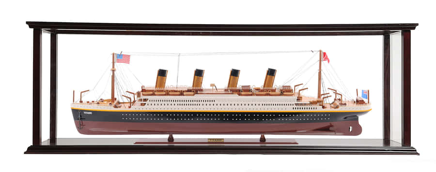 Rms Titanic Museum Exhibit - Detailed Model In Glass Display Wallpaper