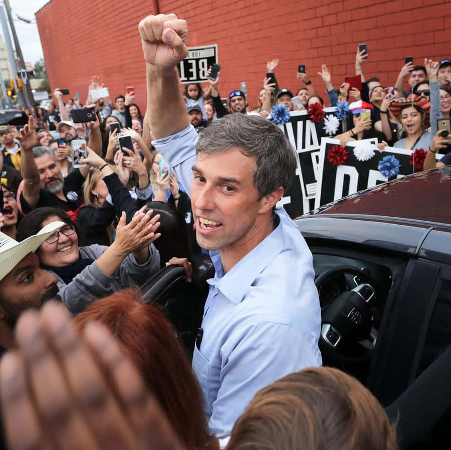 Robert O'rourke Delivering An Engaging Speech In A Public Gathering Wallpaper