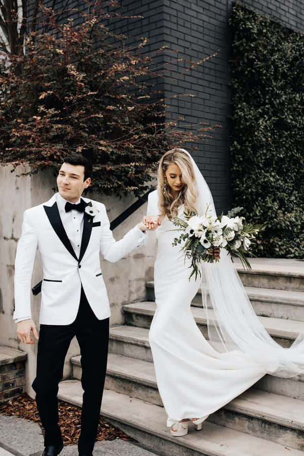 Romantic Black And White Wedding Photo Wallpaper