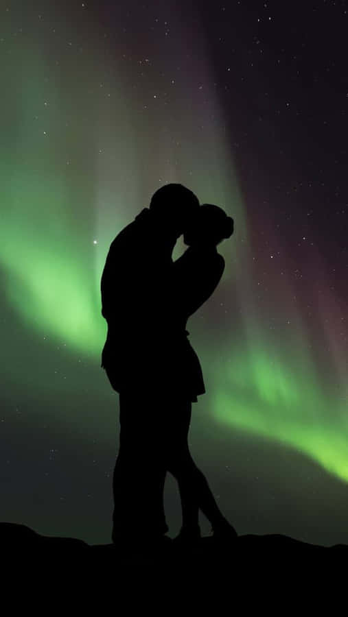 Romantic Couple Aurora Borealis Kiss Wallpaper