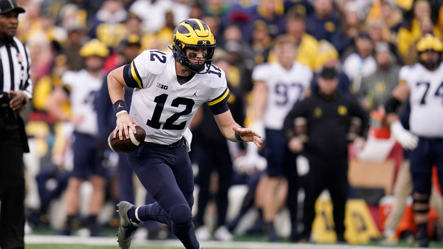 Running College Football Player Wallpaper