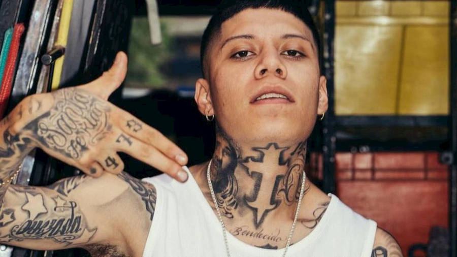 Santa Fe Klan In Tank Top Wallpaper