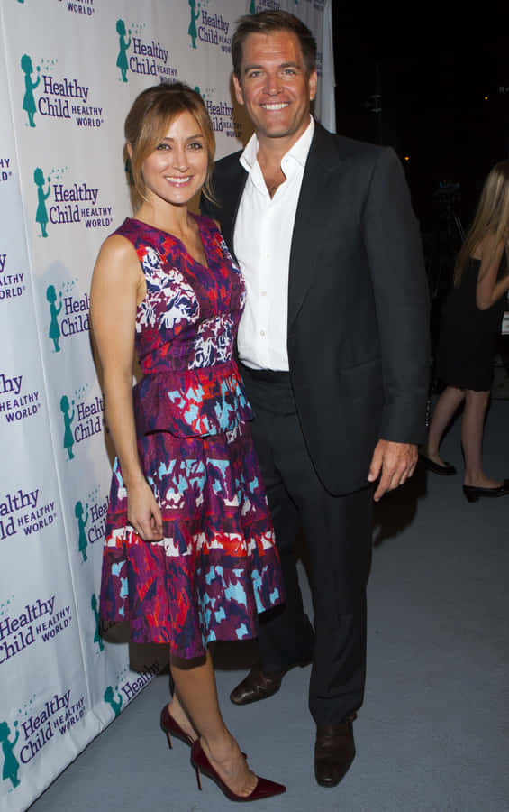 Sasha Alexander Looks Radiant In A Close-up Portrait. Wallpaper